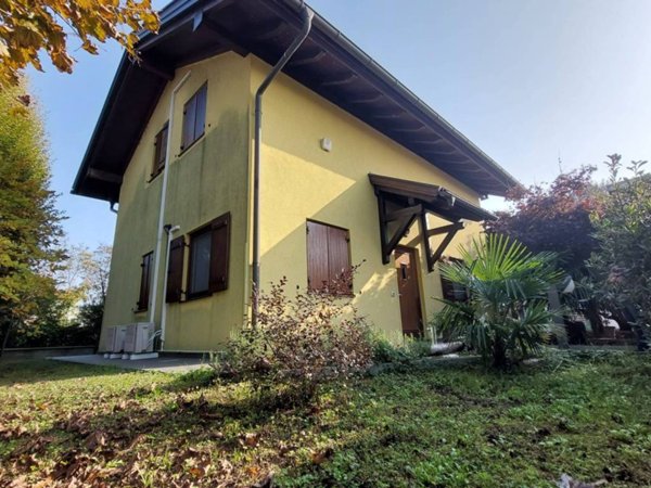 casa indipendente in vendita a Vigevano