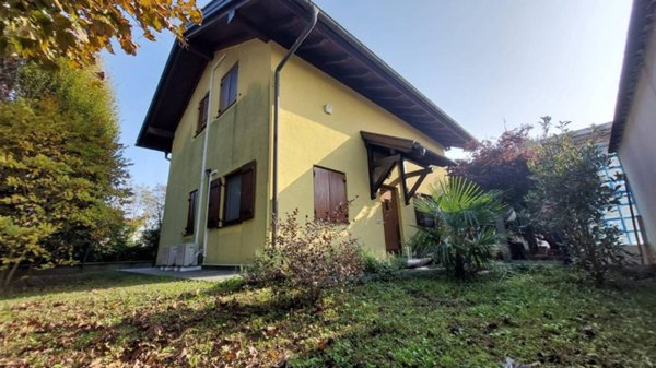 casa indipendente in vendita a Vigevano