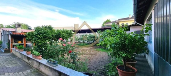 casa indipendente in vendita a Vigevano