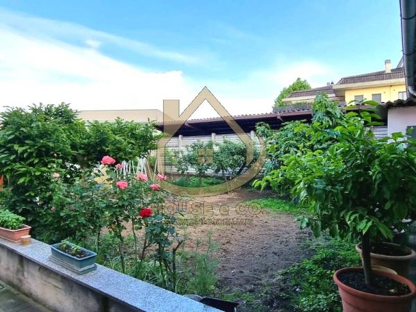 casa indipendente in vendita a Vigevano