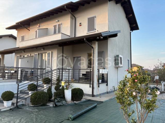 casa indipendente in vendita a Vigevano