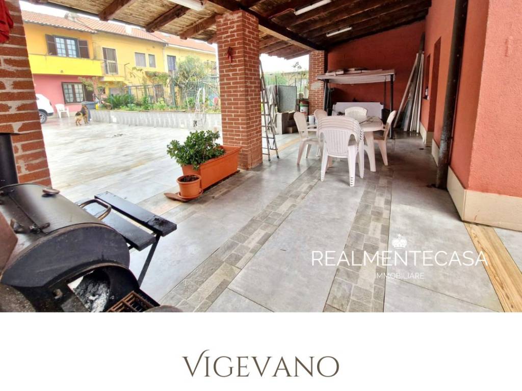 casa indipendente in vendita a Vigevano in zona Piccolini
