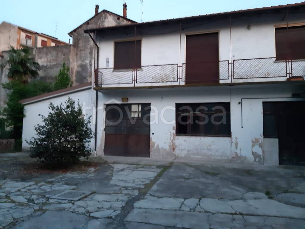 casa indipendente in vendita a Vigevano