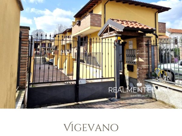 casa indipendente in vendita a Vigevano