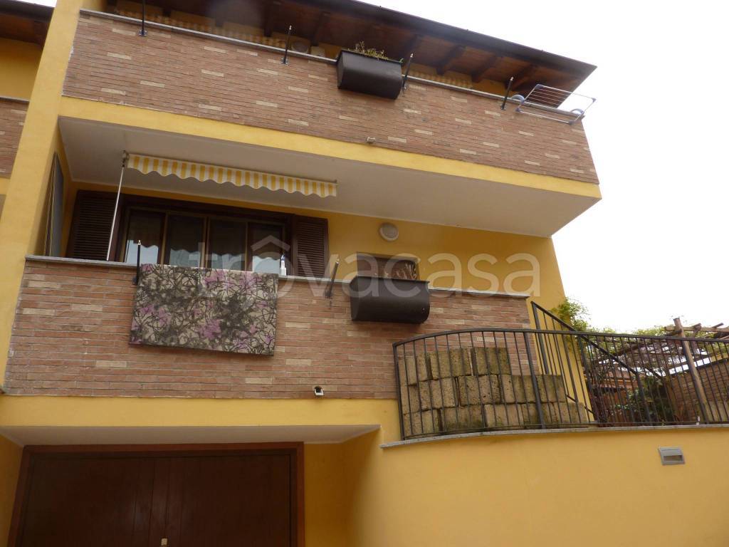 casa indipendente in vendita a Vigevano