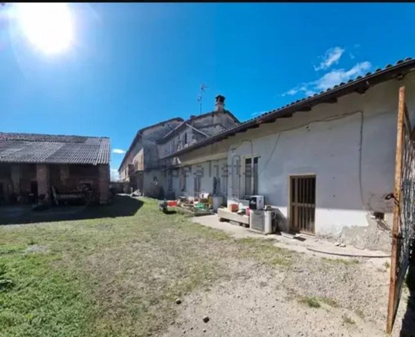 casa indipendente in vendita a Vigevano