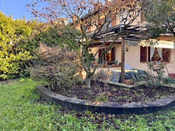 casa indipendente in vendita a Vigevano