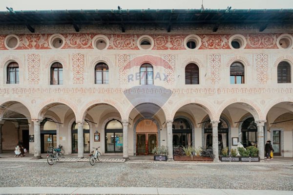 casa indipendente in vendita a Vigevano
