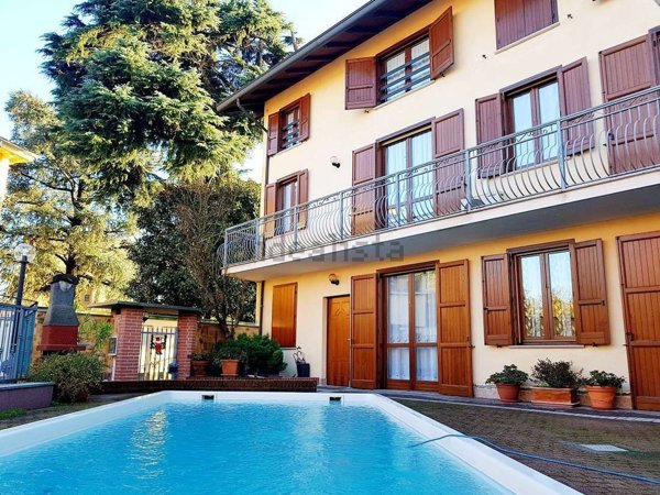 casa indipendente in vendita a Vigevano