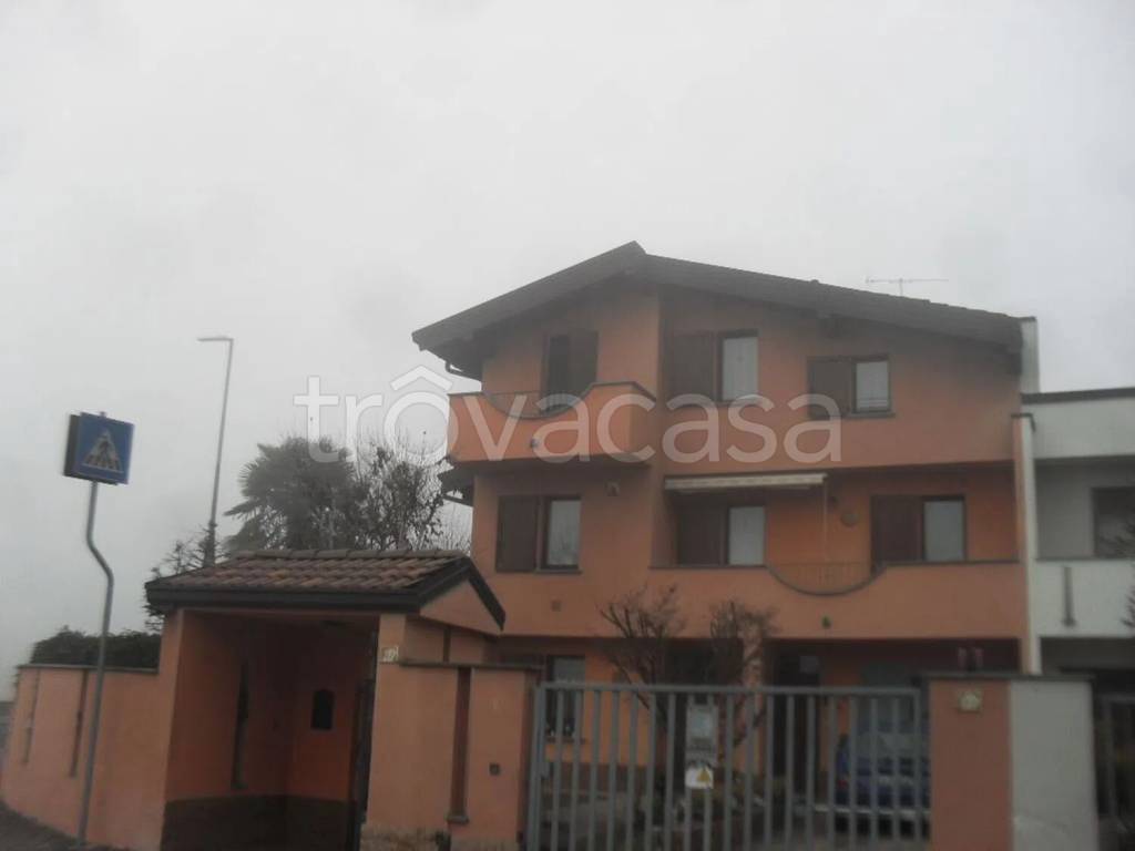 casa indipendente in vendita a Vigevano
