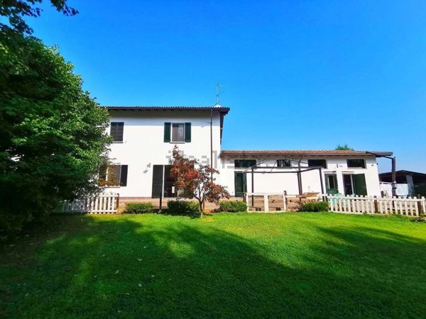 casa indipendente in vendita a Vigevano in zona Piccolini