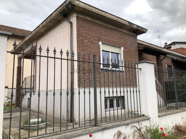 casa indipendente in vendita a Vigevano