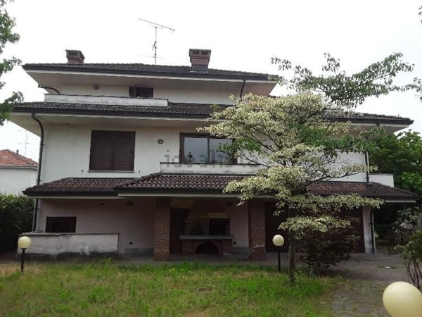 casa indipendente in vendita a Vigevano