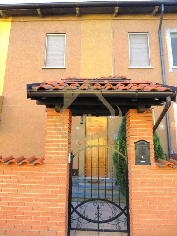 casa indipendente in vendita a Vigevano