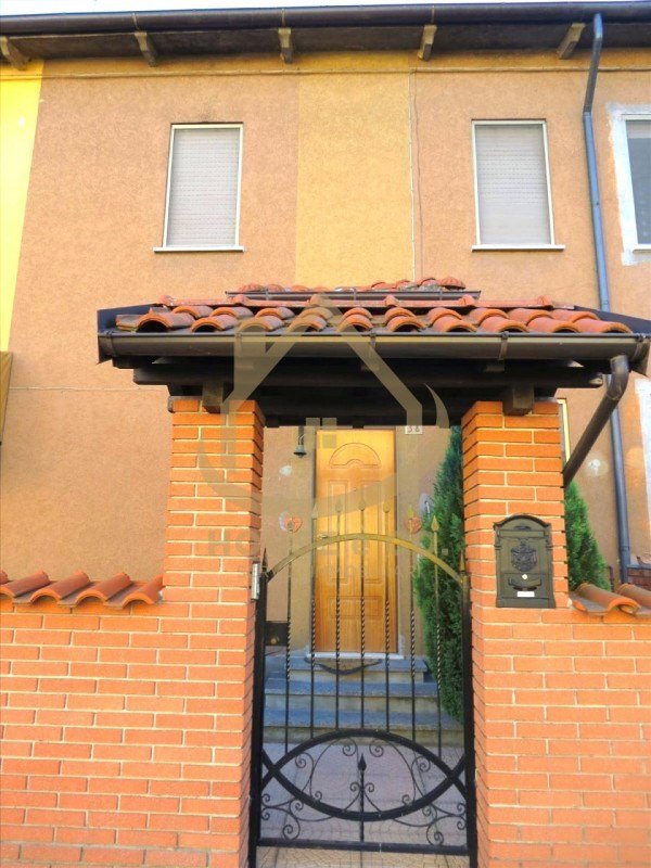 casa indipendente in vendita a Vigevano in zona Fogliano
