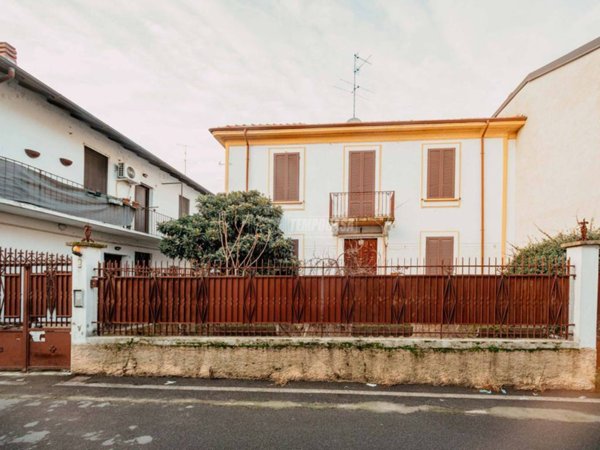 casa indipendente in vendita a Vigevano