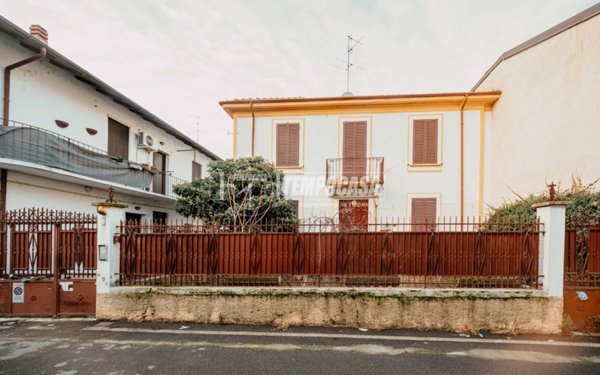 casa indipendente in vendita a Vigevano