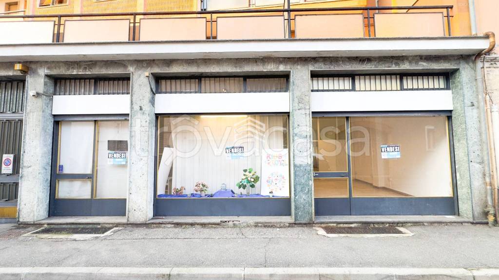 negozio in vendita a Vigevano