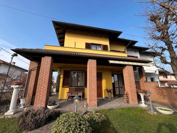casa indipendente in vendita a Vigevano