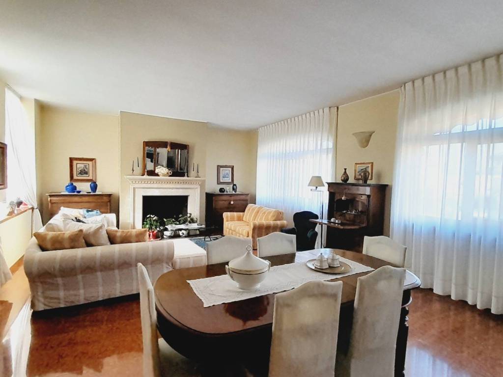 casa indipendente in vendita a Vigevano