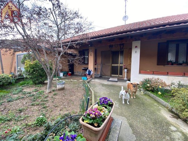 casa indipendente in vendita a Vigevano
