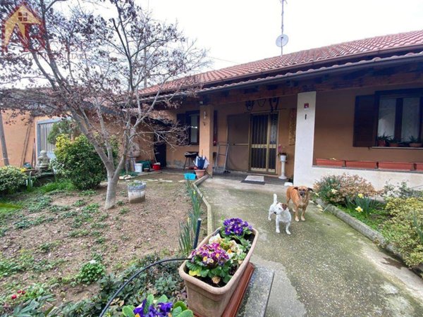 casa indipendente in vendita a Vigevano