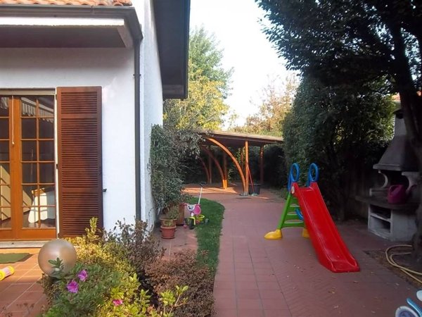 casa indipendente in vendita a Vigevano