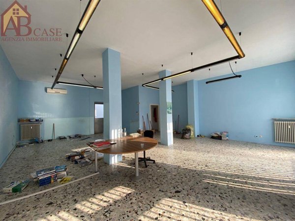 negozio in vendita a Vigevano