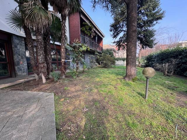 casa indipendente in vendita a Vigevano
