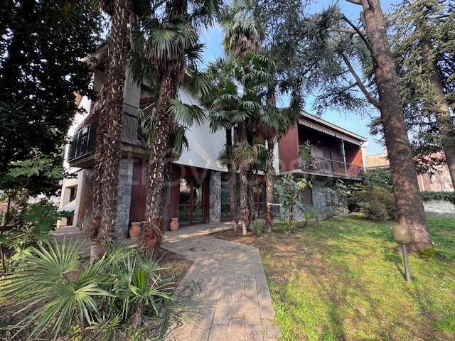 casa indipendente in vendita a Vigevano
