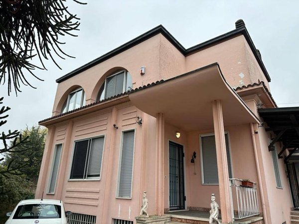 casa indipendente in vendita a Vigevano