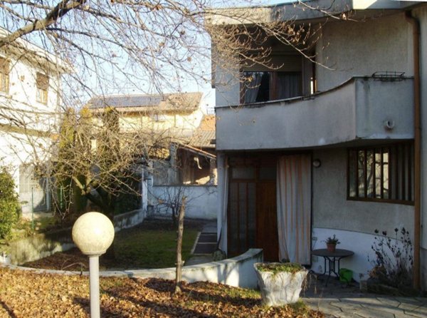 casa indipendente in vendita a Vigevano