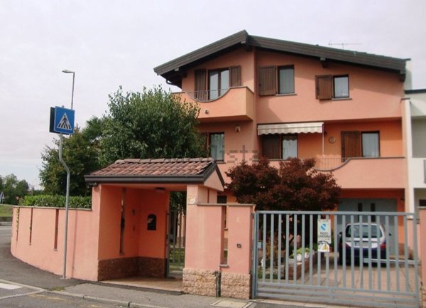 casa indipendente in vendita a Vigevano