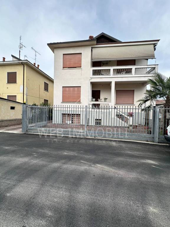 casa indipendente in vendita a Vigevano