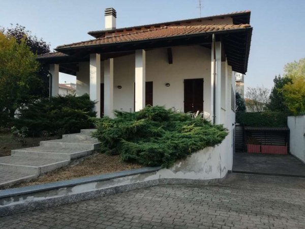casa indipendente in vendita a Vigevano
