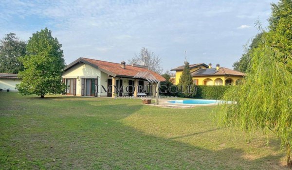 casa indipendente in vendita a Vigevano