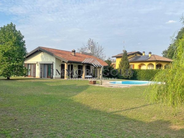 casa indipendente in vendita a Vigevano