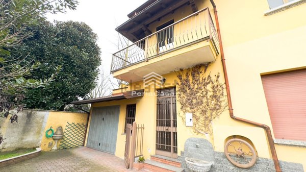 casa indipendente in vendita a Vigevano
