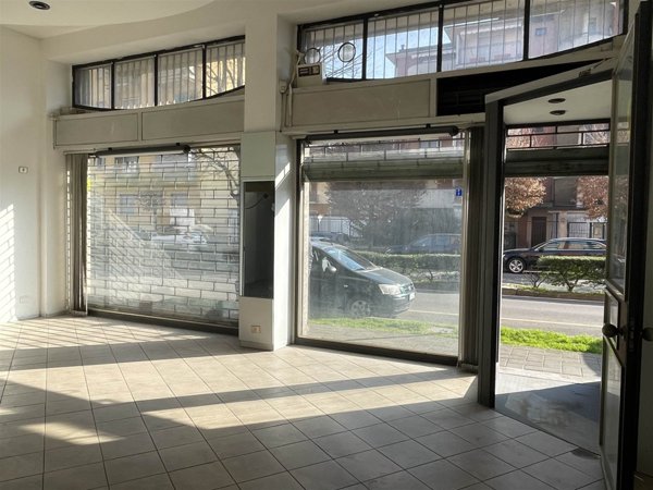 negozio in vendita a Vigevano