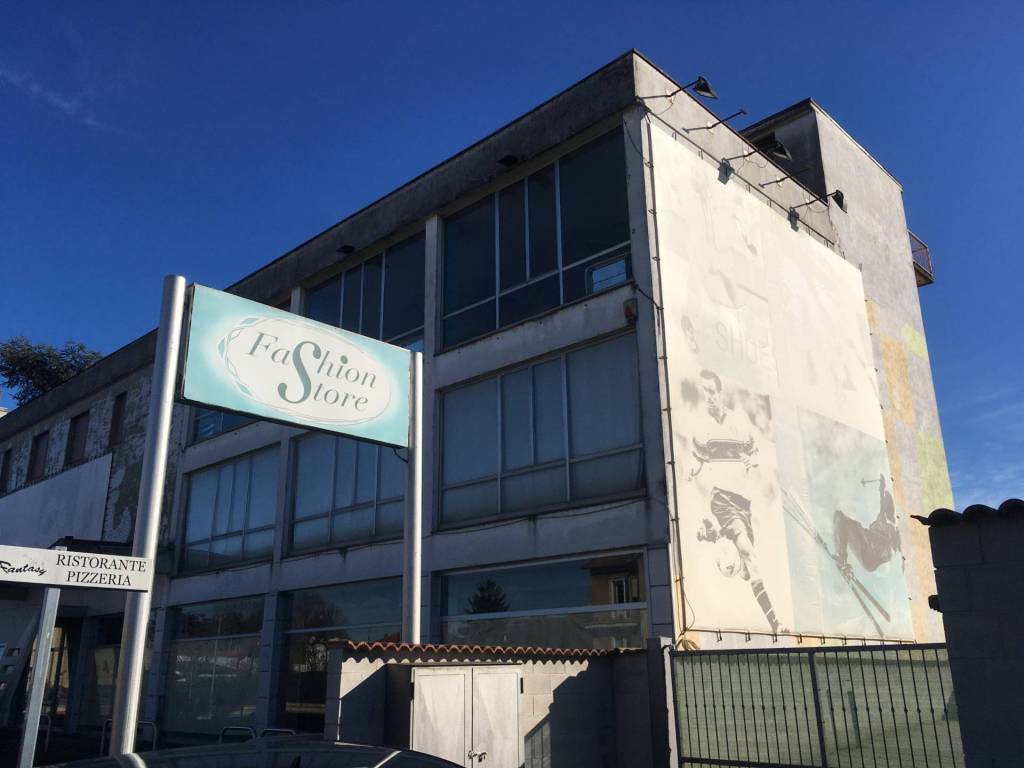 negozio in vendita a Vigevano
