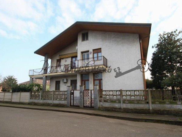 casa indipendente in vendita a Vigevano
