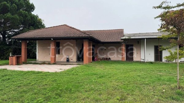 casa indipendente in vendita a Vigevano