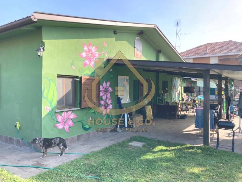 casa indipendente in vendita a Vigevano in zona Buccella