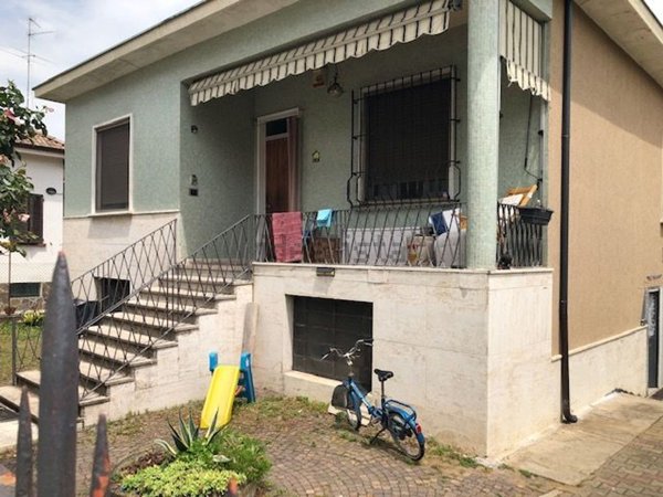 casa indipendente in vendita a Vigevano