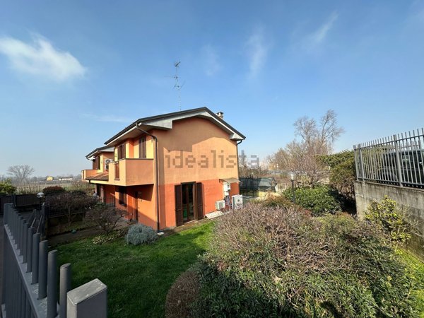 casa indipendente in vendita a Vigevano