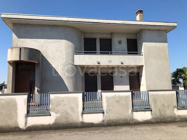 casa indipendente in vendita a Vigevano