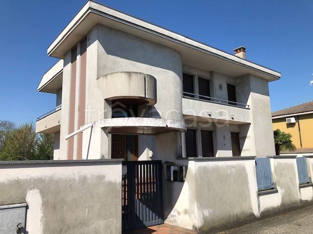 casa indipendente in vendita a Vigevano