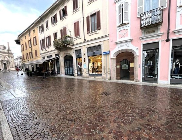 negozio in vendita a Vigevano