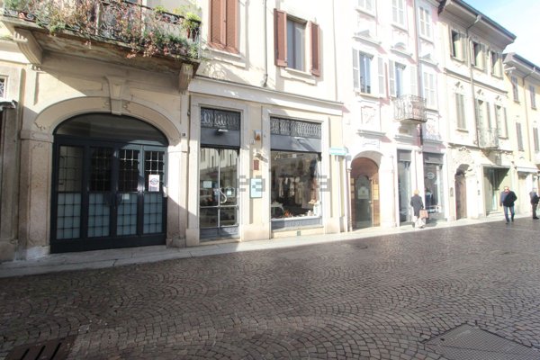 negozio in vendita a Vigevano