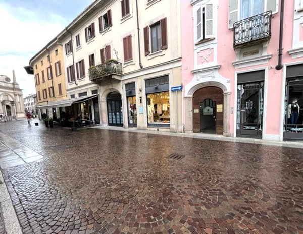 negozio in vendita a Vigevano
